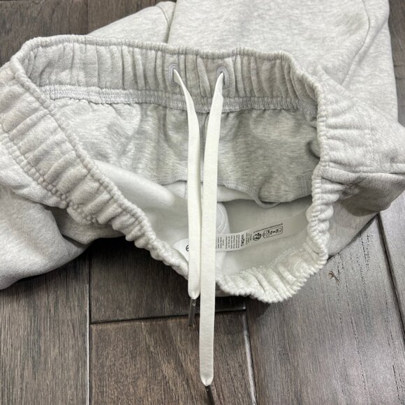 Lululemon NWOT Scuba Mid-Rise Oversized Short 7" Heathered Core Ultra Light Grey - Picture 5 of 8